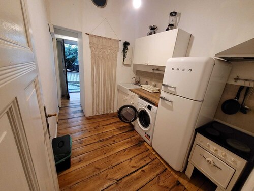 Charming Altbau Apartment with High Ceilings & Historic Flair in Berlin-Mitte