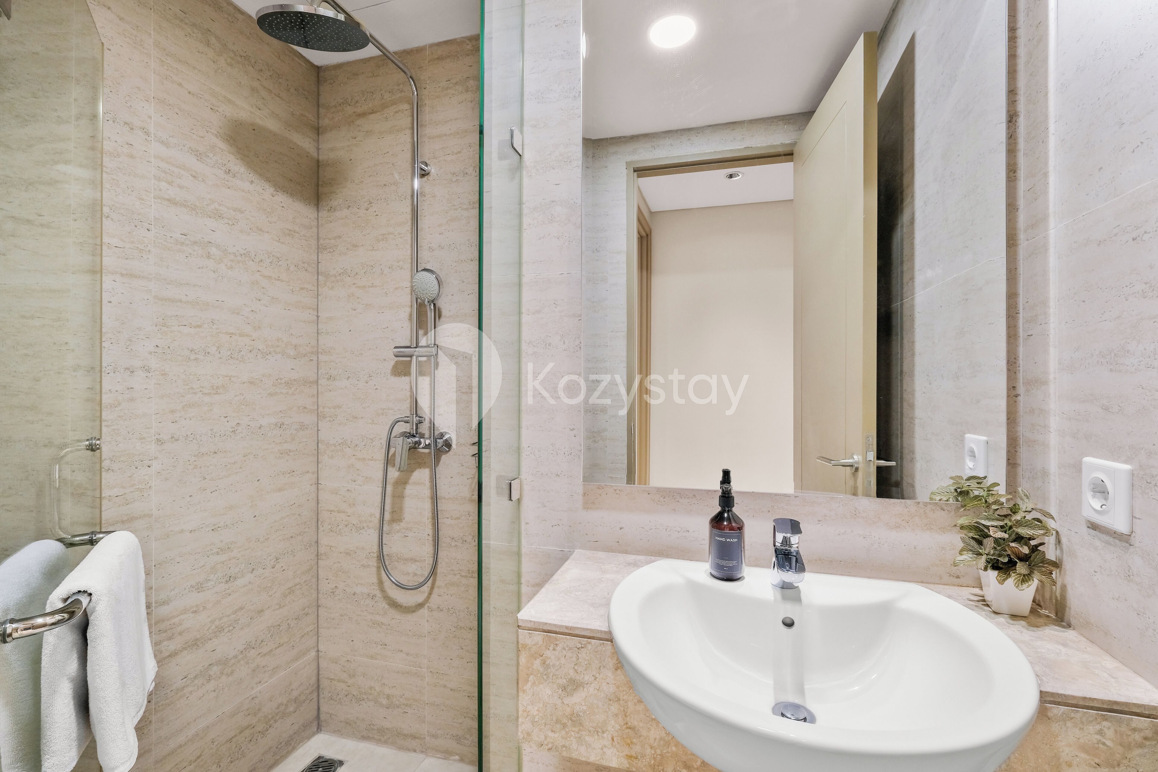 Appartement, 1 slaapkamer, uitzicht op oceaan | Badkamer | Een douche, gratis toiletartikelen, een haardroger, een bidet
