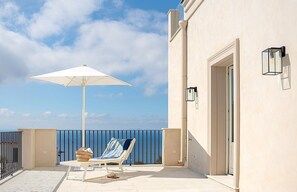 Terrace/patio - Villa Auralia Grande: A charming and bright two-story historical villa surrounded by a lemon and orange garden, with Free WI-FI. (Massa Lubrense)