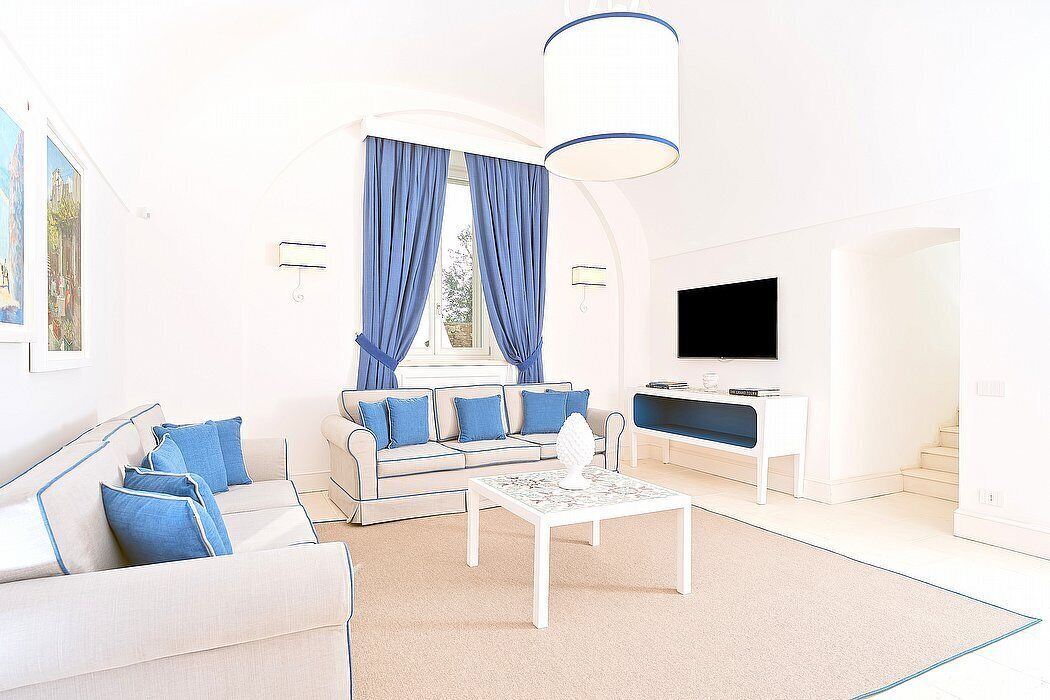 Villa Auralia Grande: A Charming And Bright Two-story Historical Villa Surrounded By A Lemon And Orange Garden, With Free Wi-fi. - Massa Lubrense