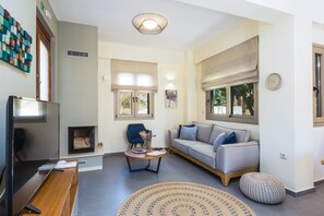 Deluxe Villa, Sea View | Living area | 43-inch flat-screen TV with satellite channels, fireplace - Philoxenia Residences (Mylopotamos)