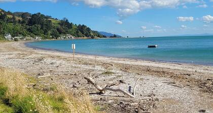 Modern coastal bach â 2 min beach, 7 min boat ramp | Family & fisher-friendly