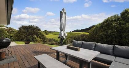 Modern coastal bach â 2 min beach, 7 min boat ramp | Family & fisher-friendly