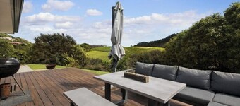 Modern coastal bach â 2 min beach, 7 min boat ramp | Family & fisher-friendly