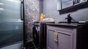 Standard Double Room | Bathroom | Slippers
