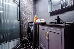 Chambre Standard double | Salle de bain | Pantoufles