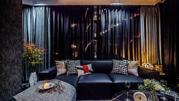 Comfort-Doppelzimmer | Badezimmer | Hausschuhe