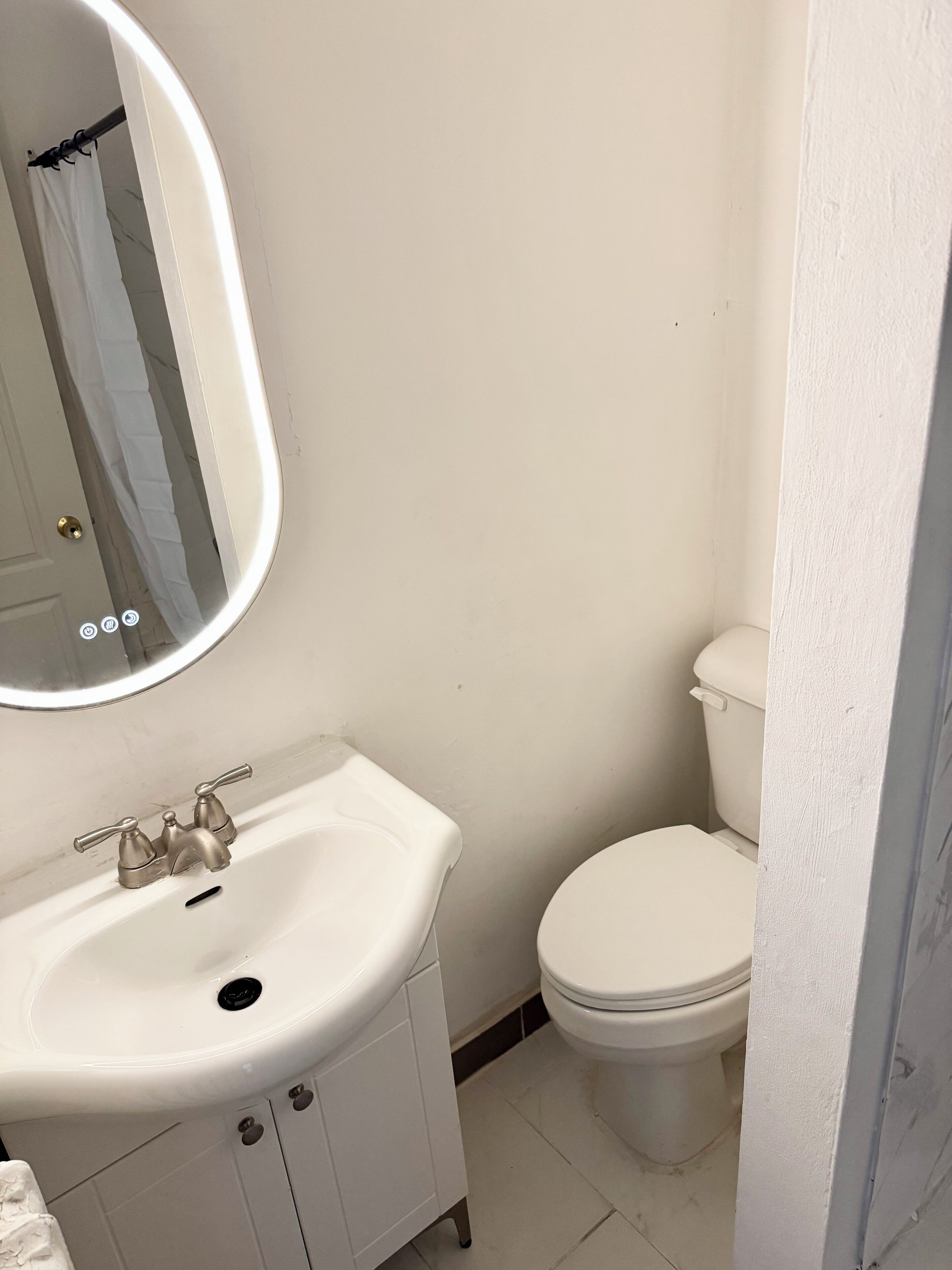 Toallas, jabón, papel de baño 