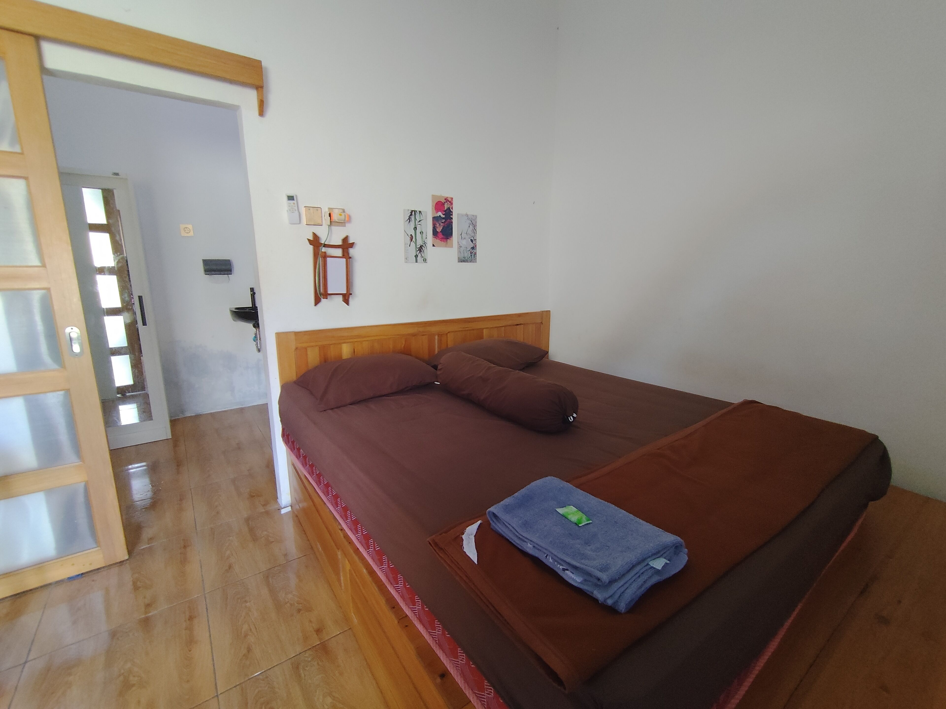 Standard Double Room | Free WiFi, bed sheets