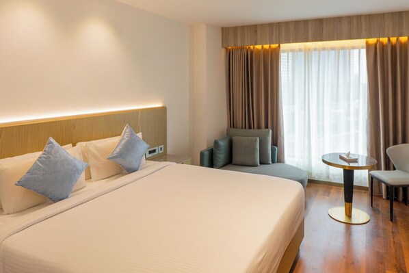 Egyptian cotton sheets, premium bedding, in-room safe, laptop workspace - Coral Reef (Kanayannur)