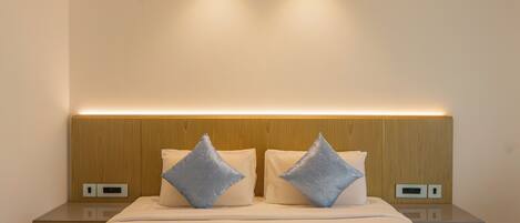 Egyptian cotton sheets, premium bedding, in-room safe, laptop workspace