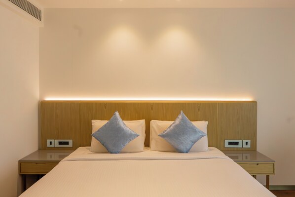 Egyptian cotton sheets, premium bedding, in-room safe, laptop workspace - Coral Reef (Kanayannur)