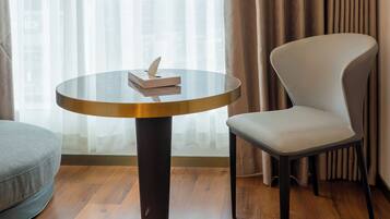 Egyptian cotton sheets, premium bedding, in-room safe, laptop workspace