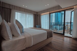 Luxury Room | Egyptian cotton sheets, premium bedding, in-room safe, laptop workspace