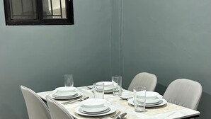Appartement, 2 chambres, fumeurs, balcon | Salle à manger