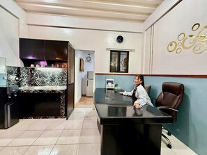 Apartment, 2 Bedrooms, Smoking, Balcony | Lobby