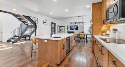 NEW Mountain View Retreat w/ Swim Spa & Mini Golf