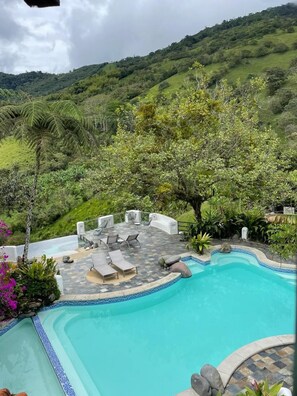 Suite Deluxe, vistas al jardín | Zona de estar