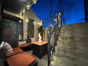 Terrace/patio - Chic & Cozy Studio w/ Patio| Fast WiFi| Nespresso (North Vancouver)