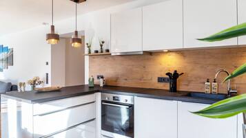 Kühlschrank, Ofen, Herdplatte, Geschirrspüler