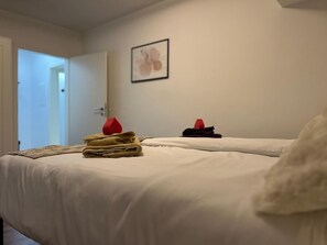 1 Schlafzimmer, Schreibtisch, WLAN, Bettwäsche