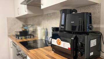 雪櫃、微波爐、焗爐、爐具