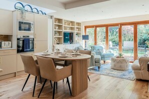 Dining - Beautiful Ground Floor Apartment + Private Garden (Greater London)