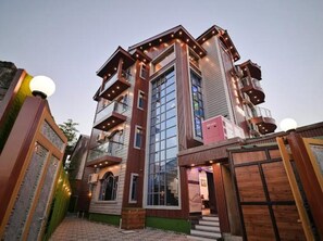 المنشأة من الخارج