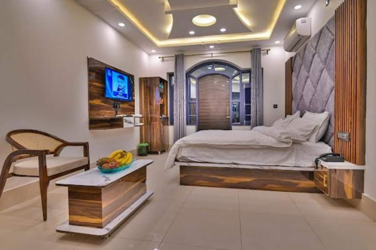 مكتب ومساحة عمل للكمبيوتر المحمول وأسرّة قابلة للطي وواي فاي مجانًا