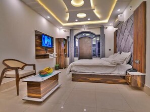 Superior Room, Air conditioning | Desk, laptop workspace, rollaway beds, free WiFi - Hotel Aura Inn (Srinagar)