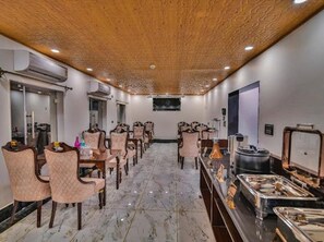 منطقة تناول الطعام للأسر