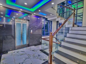Elevator - Hotel Aura Inn (Srinagar)