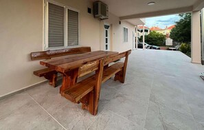 Outdoor dining - Beautiful apartment in Bibinje with WiFi (Bibinje)
