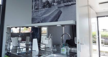 Tiny Griffin houseboat, relaxing on the water