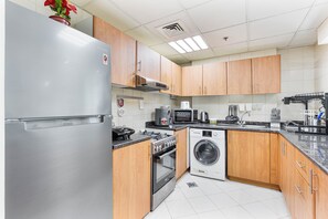 Fridge, microwave, oven, stovetop - 2-Bedroom Haven with Canal View near The Els Club (Dubai)