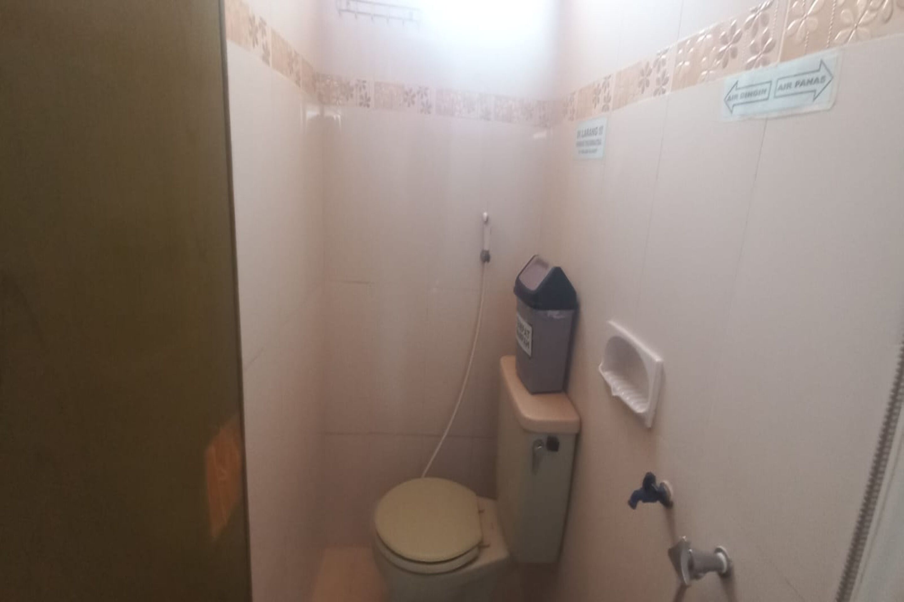 Standard Double Room | Bathroom | Shower, towels