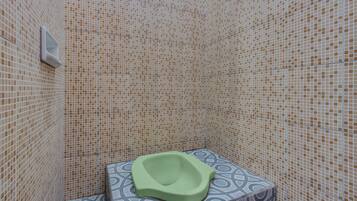 Standard Double Room | Bathroom | Shower, towels