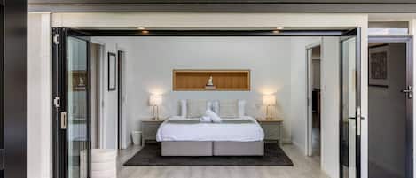 4 bedrooms, iron/ironing board, travel cot, WiFi