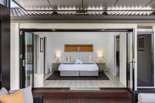 Modern Alfresco Retreat