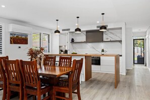 Dining - Modern Alfresco Retreat (Stirling)