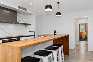 Dining - Modern Alfresco Retreat (Stirling)