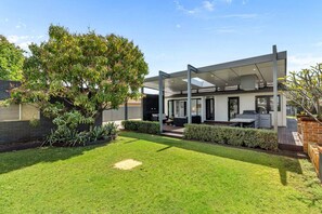 Terrace/patio - Modern Alfresco Retreat (Stirling)