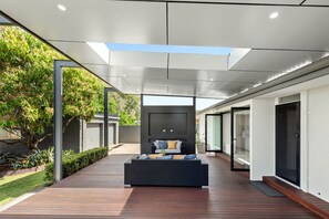 Terrace/patio - Modern Alfresco Retreat (Stirling)