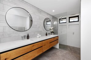 Hair dryer, towels - Modern Alfresco Retreat (Stirling)