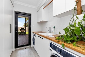 Interior - Modern Alfresco Retreat (Stirling)