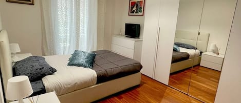 2 室のベッドルーム、アイロン / アイロン台、WiFi、ベッドシーツ