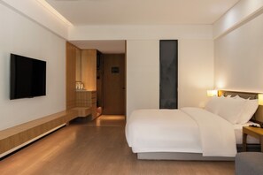 Basic Double Room, Hill View | Desk, free WiFi, bed sheets - Fuzhou Royal Hot Spring Hotel & Resort (Fuzhou)