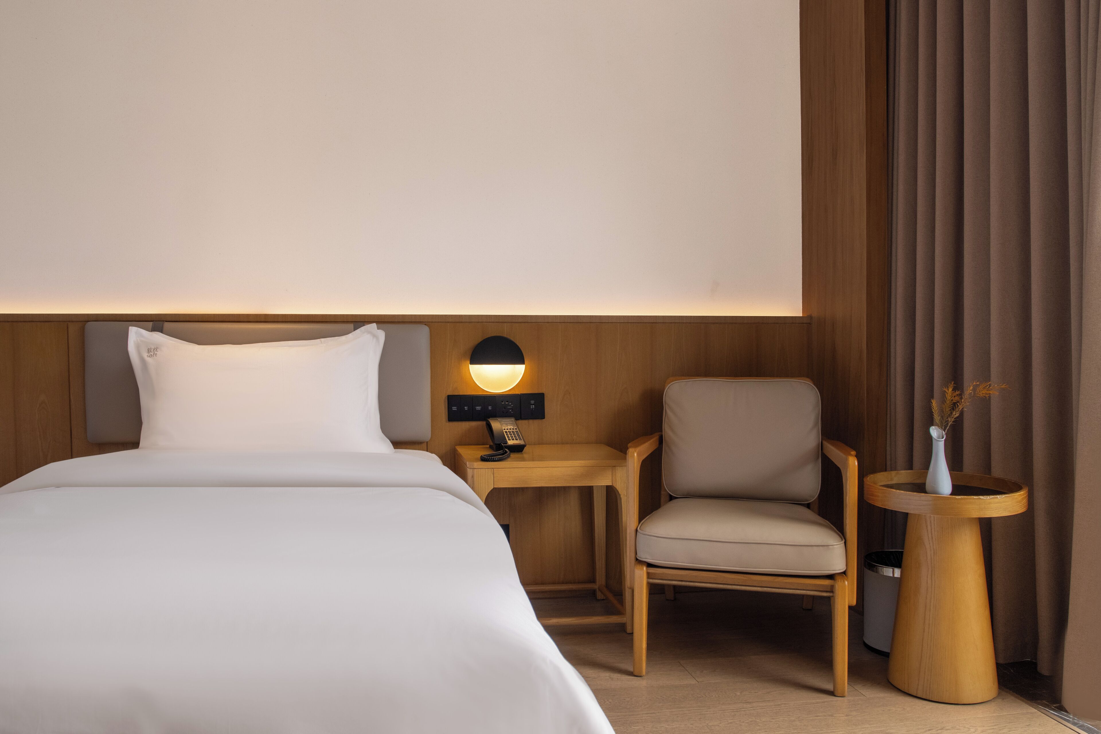 Escritorio, wifi gratis y ropa de cama 