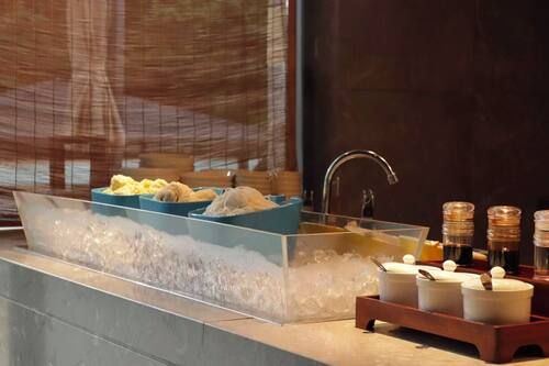 朝食 (ビュッフェ)、毎日提供 (無料)