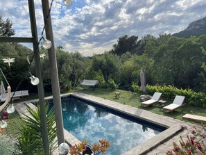 Outdoor pool - House with swimming pool between land and sea (Toulon)